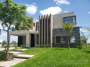 Puertos del Lago - Casa en venta Barrio Vistas