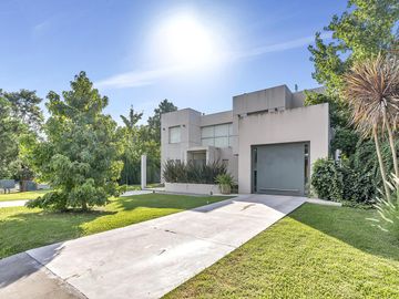 Casa en venta en La Peregrina