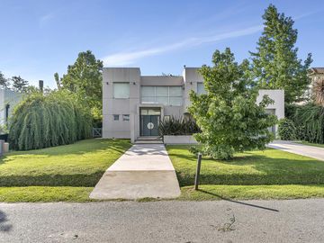 Casa en venta en La Peregrina