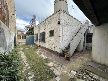 Casa ideal uso comercial sobre Avenida Calchaqui