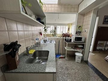 Casa ideal uso comercial sobre Avenida Calchaqui