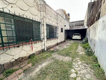Casa ideal uso comercial sobre Avenida Calchaqui
