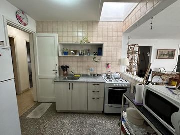 Casa ideal uso comercial sobre Avenida Calchaqui