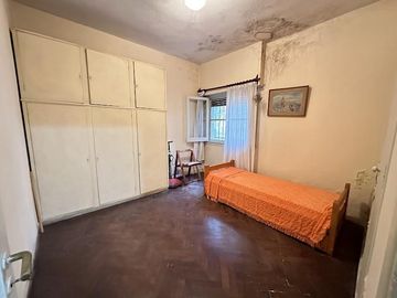 Casa ideal uso comercial sobre Avenida Calchaqui