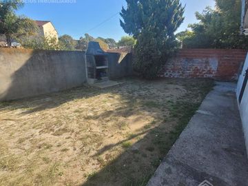 Un mono-ambiente en un amplio terreno de 325mts²