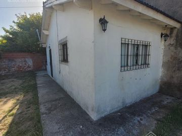 Un mono-ambiente en un amplio terreno de 325mts²