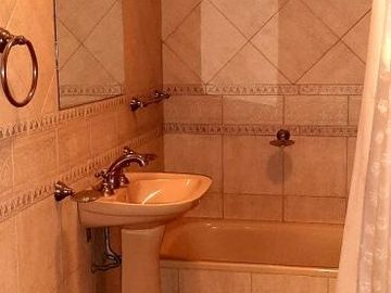 Casa en venta - 3 Dormitorios 2 Baños - Cochera - 250Mts2 - Tres de Febrero