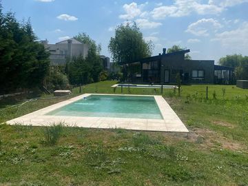 Casa en venta 4 ambientes en Barrio Privado Los Talas