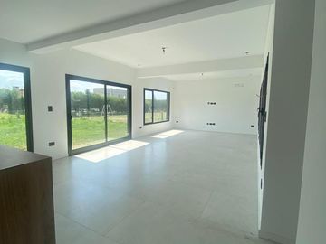 Casa en venta 4 ambientes en Barrio Privado Los Talas