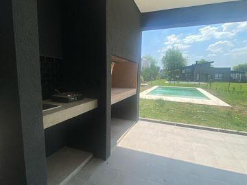 Casa en venta 4 ambientes en Barrio Privado Los Talas