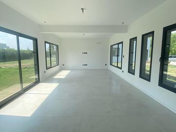 Casa en venta 4 ambientes en Barrio Privado Los Talas