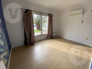 Casa en venta con renta - Barrio Brickland, Canning