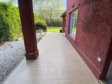 Casa en venta con renta - Barrio Brickland, Canning