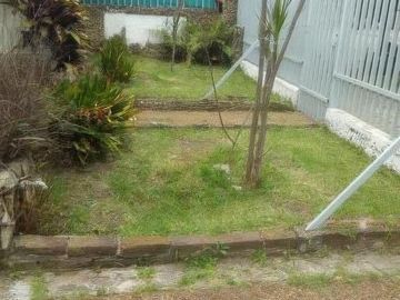 Casa en venta - 2 Dormitorios 2 Baños - Cochera - Haedo, Morón
