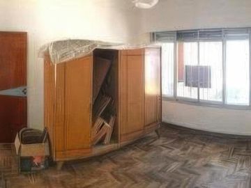 Casa en venta - 2 Dormitorios 2 Baños - Cochera - Haedo, Morón