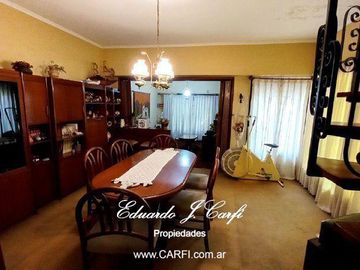 Casa 5 ambientes Castelar Norte