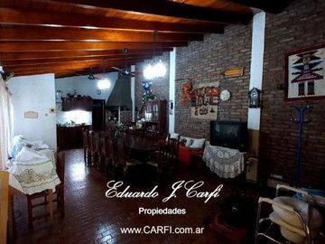 Casa 5 ambientes Castelar Norte