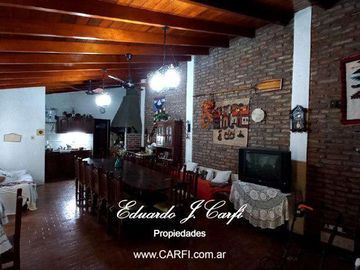 Casa 5 ambientes Castelar Norte