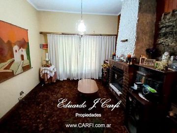 Casa 5 ambientes Castelar Norte