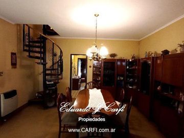 Casa 5 ambientes Castelar Norte