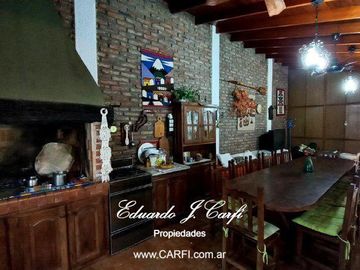 Casa 5 ambientes Castelar Norte