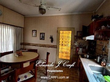 Casa 5 ambientes Castelar Norte
