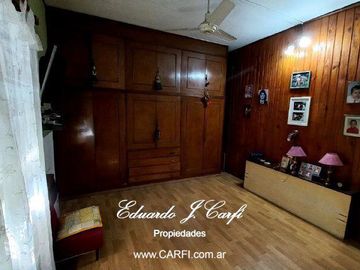 Casa 5 ambientes Castelar Norte
