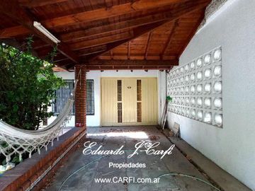 Casa 5 ambientes Castelar Norte