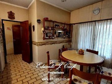 Casa 5 ambientes Castelar Norte