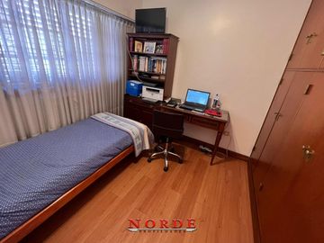 VENTA • CASA • 5 AMBIENTES • BARRIO NAON • MATADEROS