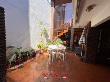 VENTA • CASA • 5 AMBIENTES • BARRIO NAON • MATADEROS