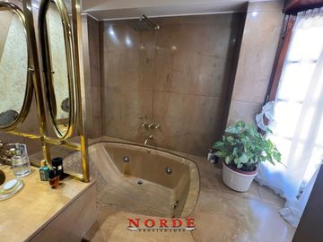VENTA • CASA • 5 AMBIENTES • BARRIO NAON • MATADEROS