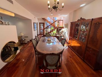 VENTA • CASA • 5 AMBIENTES • BARRIO NAON • MATADEROS