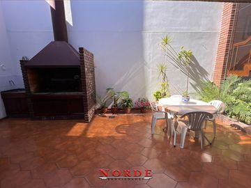 VENTA • CASA • 5 AMBIENTES • BARRIO NAON • MATADEROS