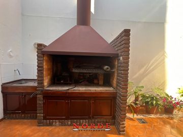 VENTA • CASA • 5 AMBIENTES • BARRIO NAON • MATADEROS