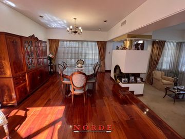 VENTA • CASA • 5 AMBIENTES • BARRIO NAON • MATADEROS