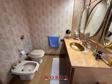 VENTA • CASA • 5 AMBIENTES • BARRIO NAON • MATADEROS