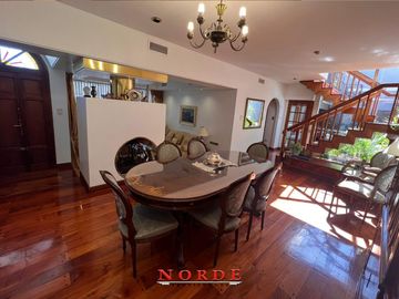VENTA • CASA • 5 AMBIENTES • BARRIO NAON • MATADEROS