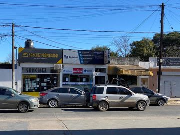 Venta! Importante Propiedad en Moreno Centro | 3 Locales con una Casa en el Fondo | Calle España y Boulevard Evita