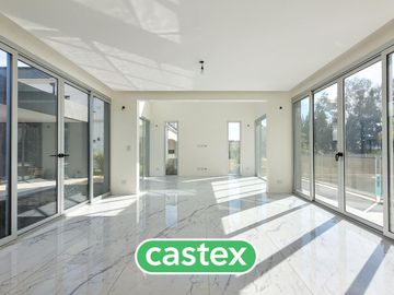 Casa en venta en Terralagos, Canning