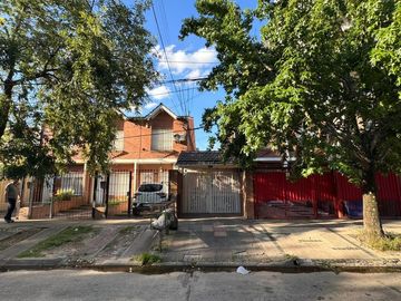 Duplex con cochera en venta morón sur