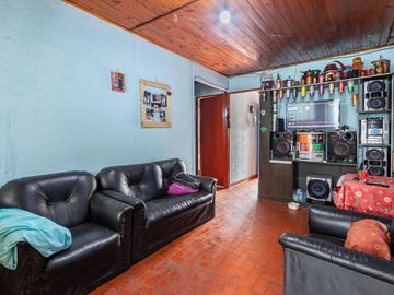 VENTA CASA DOS DORMITORIOS  BARRIO LA FLORIDA