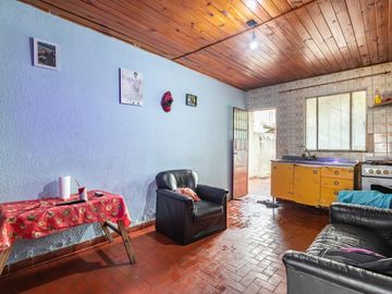 VENTA CASA DOS DORMITORIOS  BARRIO LA FLORIDA