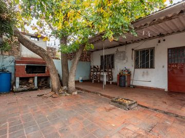VENTA CASA DOS DORMITORIOS  BARRIO LA FLORIDA