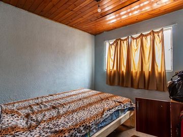 VENTA CASA DOS DORMITORIOS  BARRIO LA FLORIDA