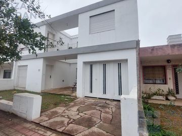 CASA MAS DEPARTAMENTO BARRIO DEAN FUNES