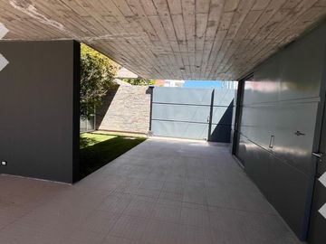 Venta de Casa con pileta en Jardines de Rey, Neuquén