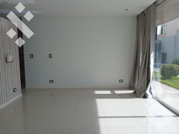 Venta de Casa con pileta en Jardines de Rey, Neuquén
