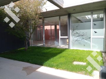 Venta de Casa con pileta en Jardines de Rey, Neuquén