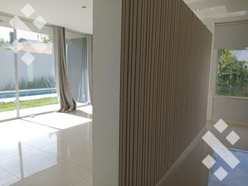 Venta de Casa con pileta en Jardines de Rey, Neuquén